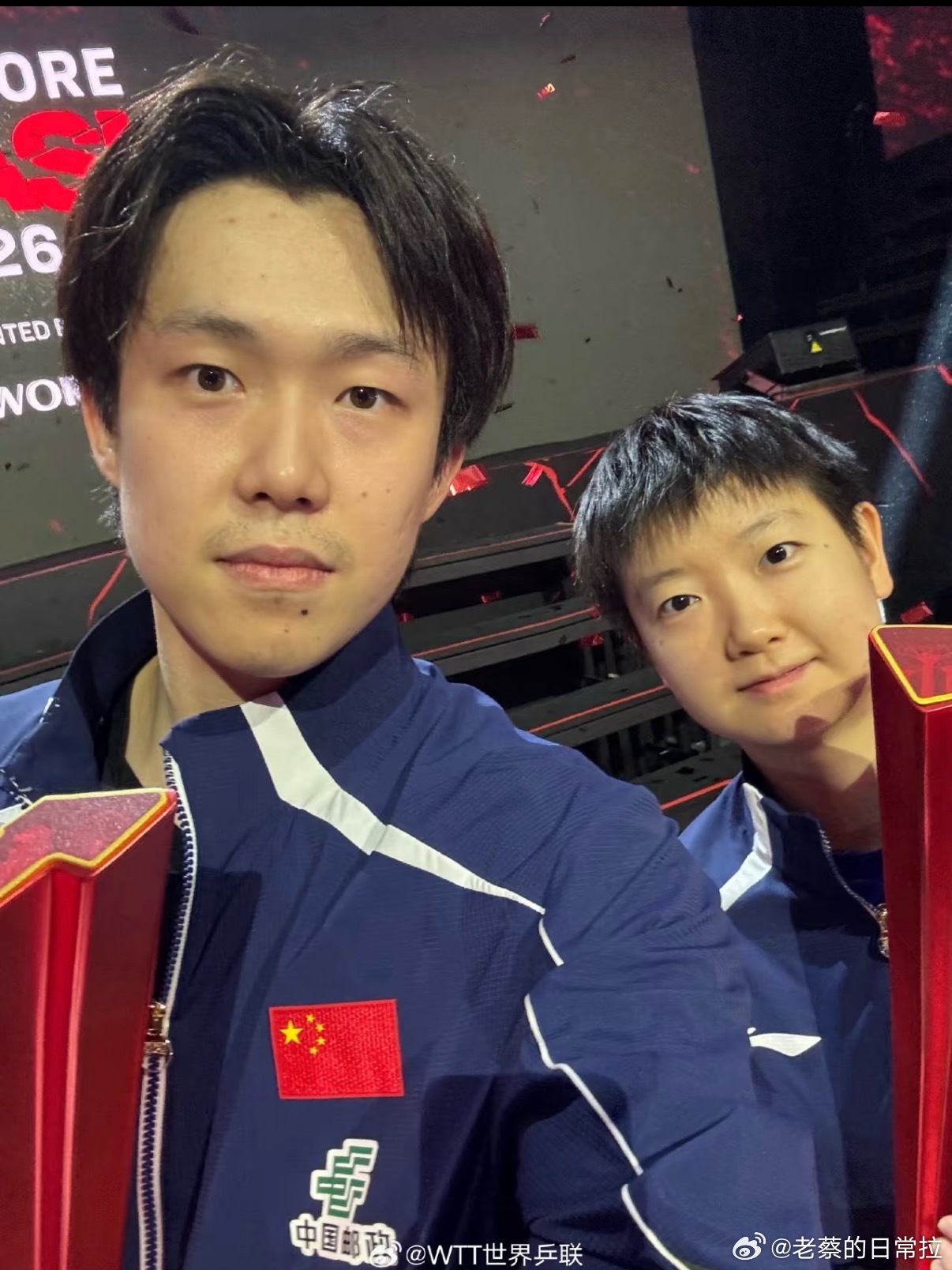 王楚钦孙颖莎冠军自拍 2026WTT新加坡大满贯，王楚钦4-0男单封王、孙颖莎4