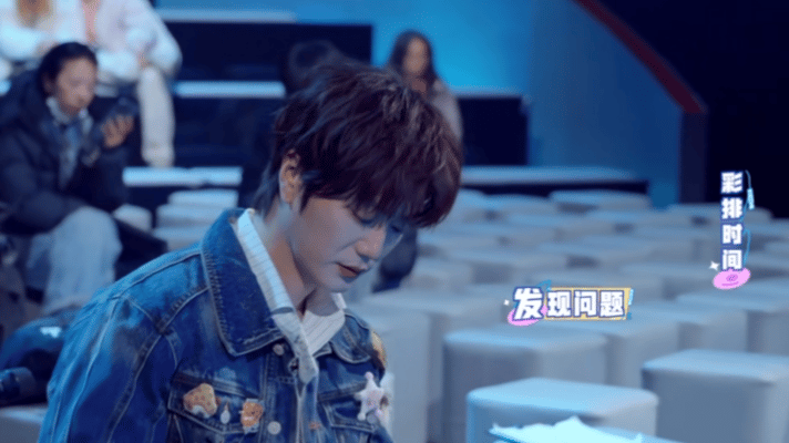 陆虎彩排临时改歌救场 专业与温柔的完美诠释！陆虎彩排时敏锐发现孩子演唱难题，换歌