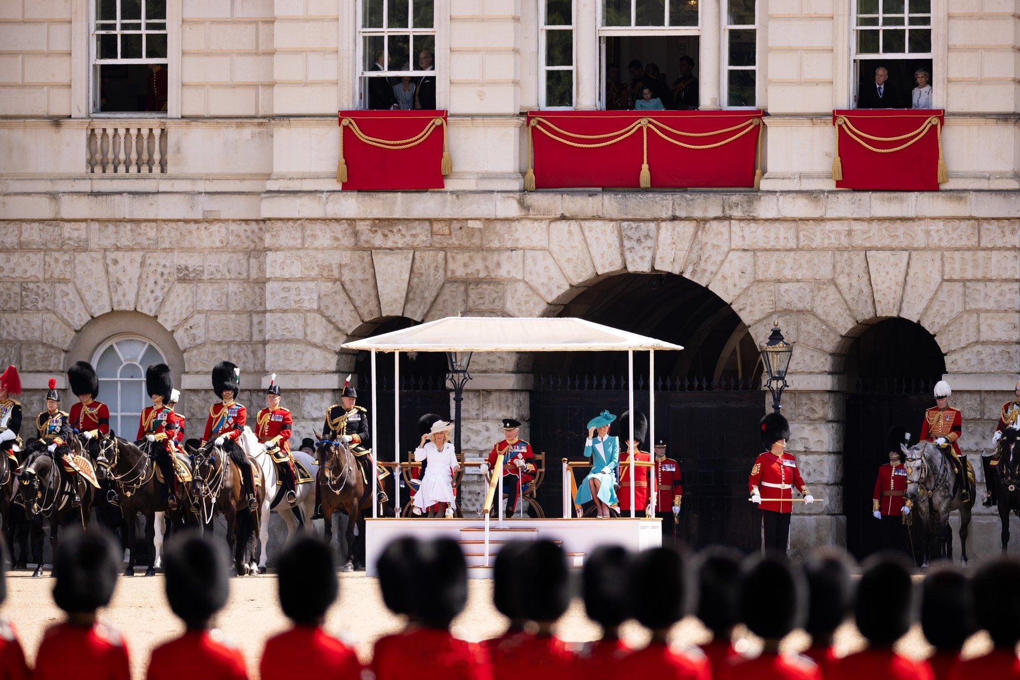 英国王室[超话]  2025年6月14日，查尔斯三世、卡米拉王后、凯瑟琳王储妃、