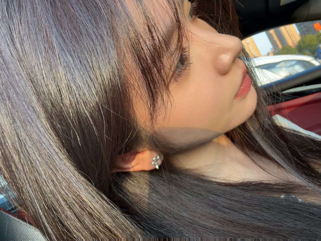 Cpb的晶钻粉霜比莱伯妮粉底液更好用！今年的top1 粉底。会让皮肤看起来清透无