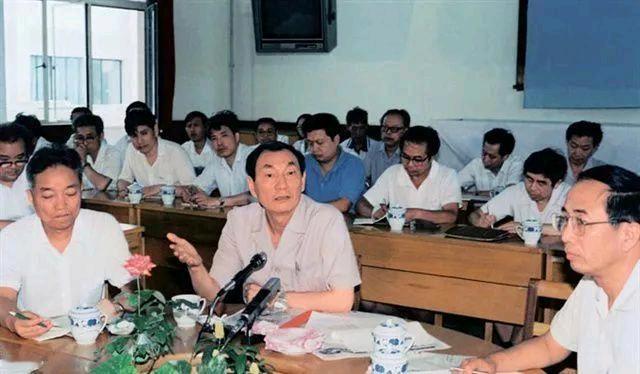 朱同志从清华毕业（1951年）之后就前往东北，在国家的号召下建设重工业基地。由于