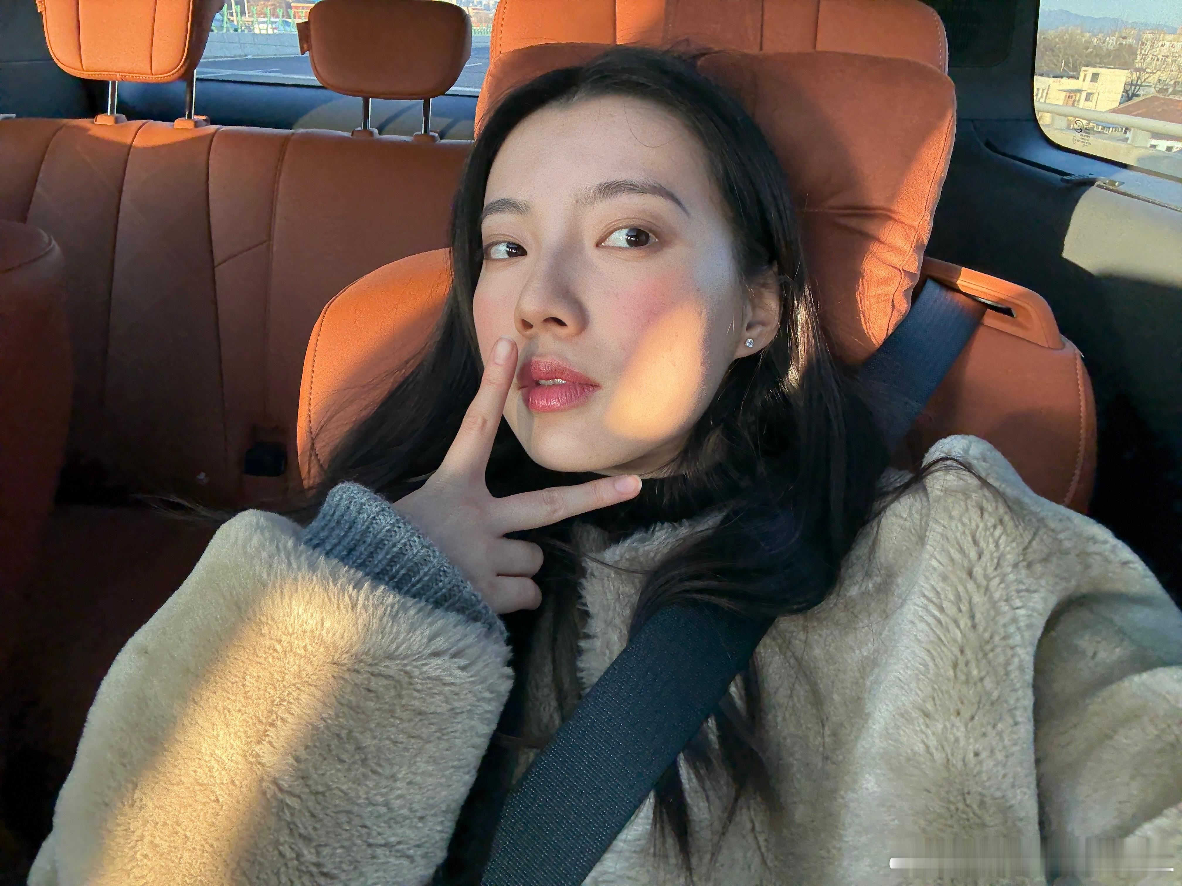 我是发现了，上镜的关键就是狠狠涂腮红 青岛