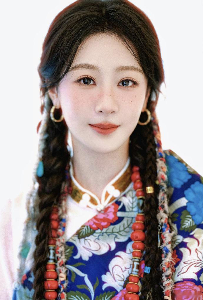 1. 杨紫、彭冠英主演的古装悬疑剧《青簪行》正在推进拿证流程，若无意外，企鹅平台