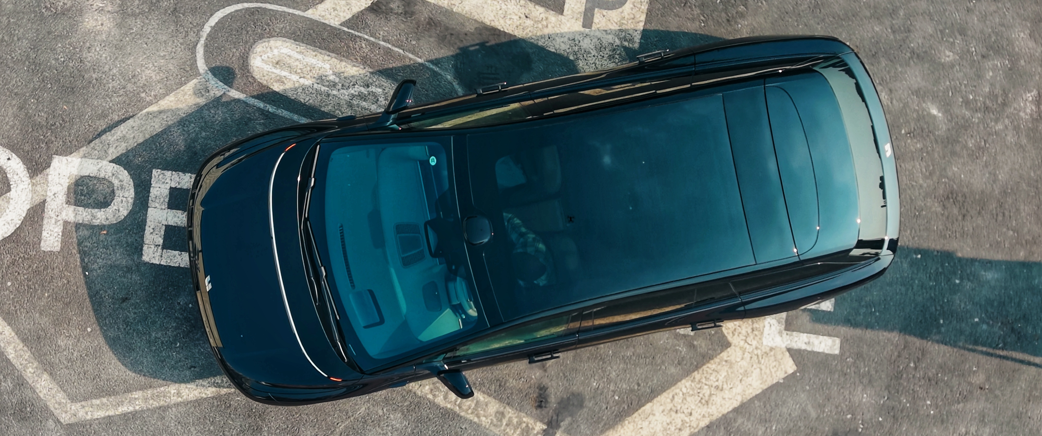 全民拍车理想i6 这车顶线条让我想起另外一台大家公认超前的车，不过一直难产。 