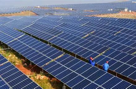 马斯克花200亿想买中国光伏的护城河。

结果买走了机器。

护城河没买走。
