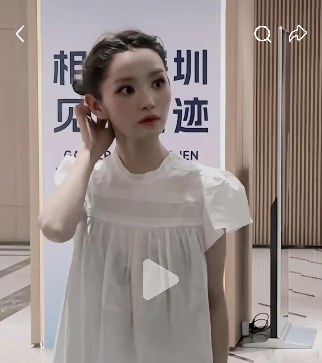 实话说，没刘海真的很没有辨识度