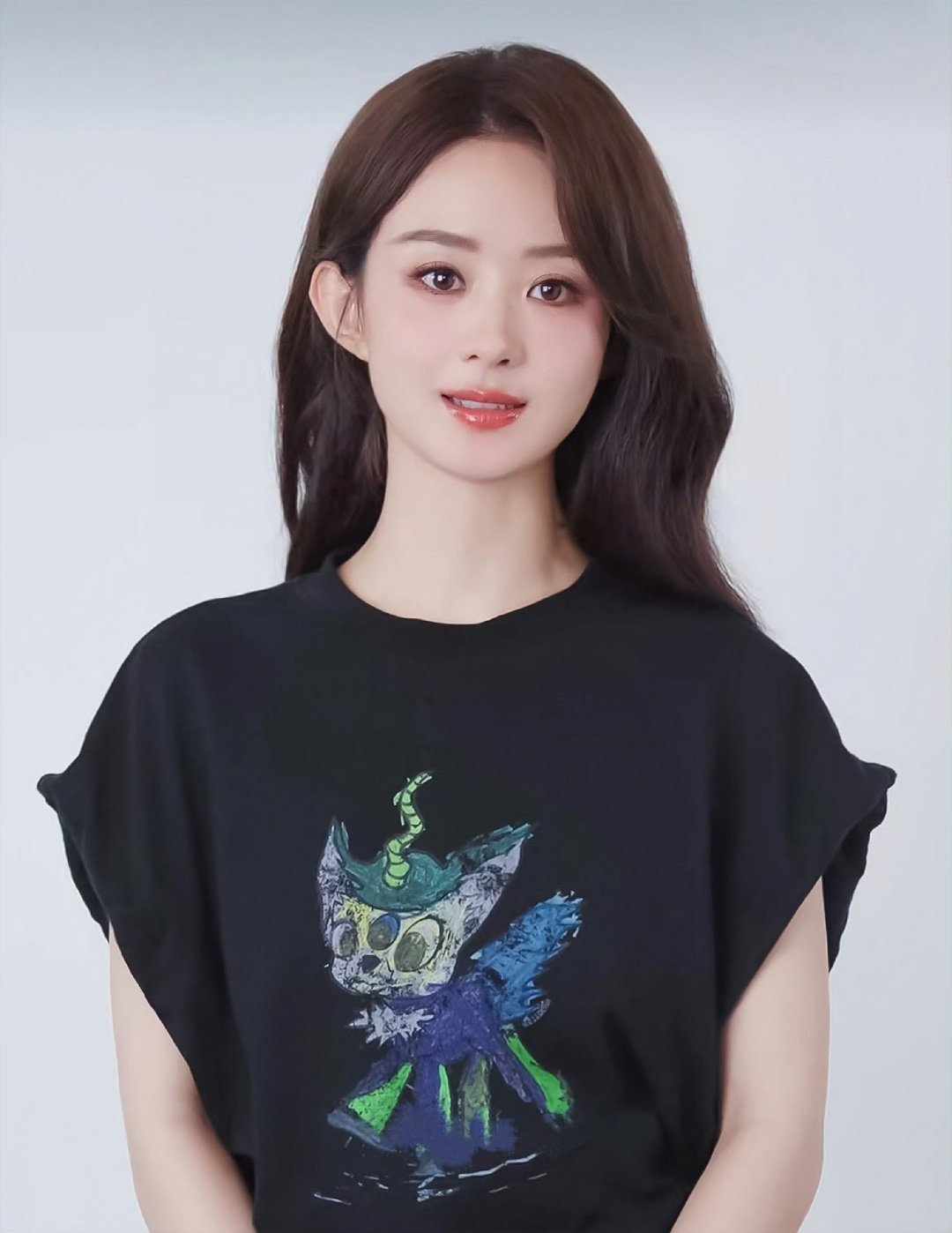 赵丽颖这个新造型好美，久违的长发好优雅[送花花] ​​​