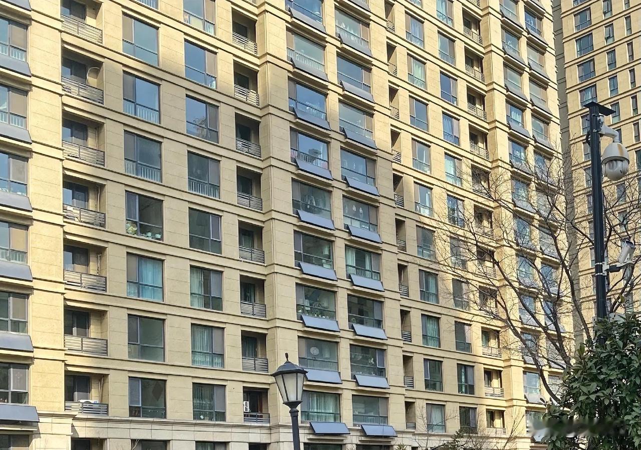 为什么买房一定要买中间户？
我卖房子快15年了，卖得最多的应该就是中间户了，而且