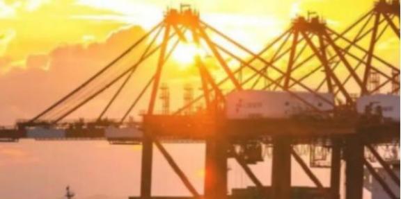 95岁巴菲特退休爆预言：“美日会更强大”！全球都在猜“咋不提中国”，没成想他关于