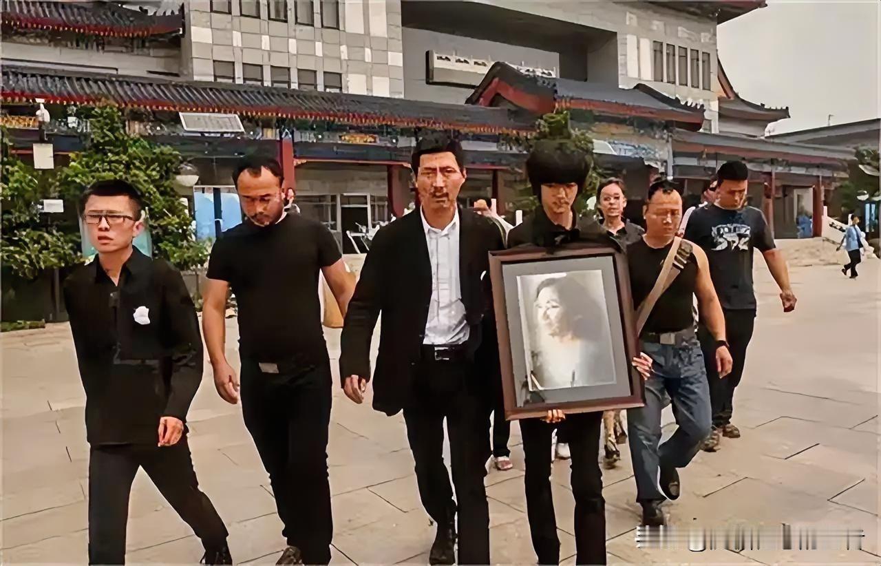 没有对比就没有伤害
同样是离异当爹
差距怎么就这么大呢？
 
许亚军和张子健的做