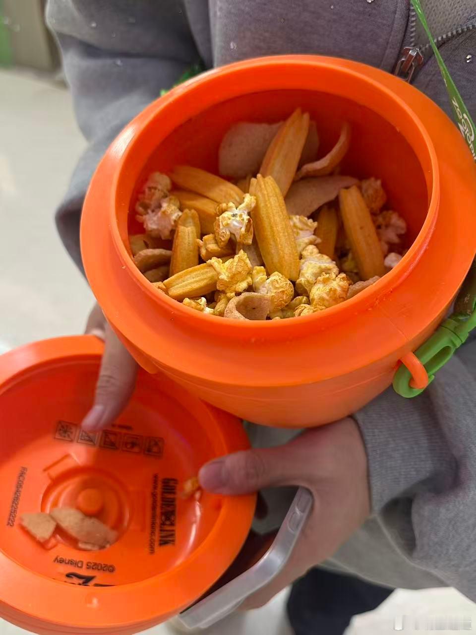 哈哈哈影城这是要“宠疯”《疯狂动物城》粉丝！胡萝卜桶好可爱，快拿上电影票，和我一