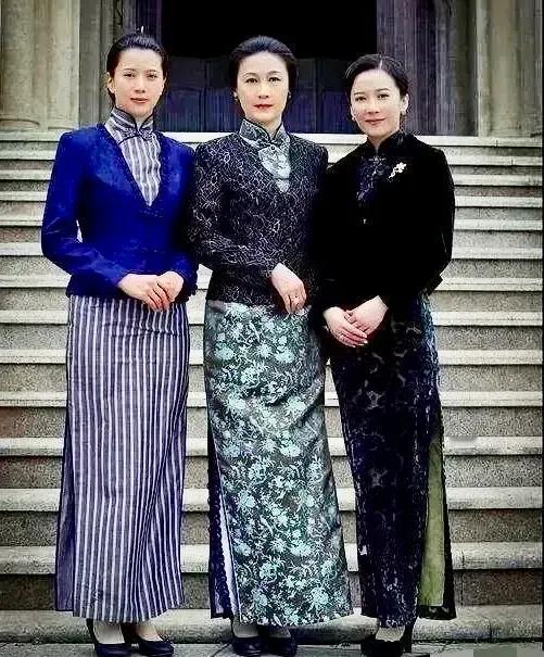 回忆一下老照片。
三姐妹同框，这三姐妹的扮演者您认识吗？其中有一位您肯定不认识！
