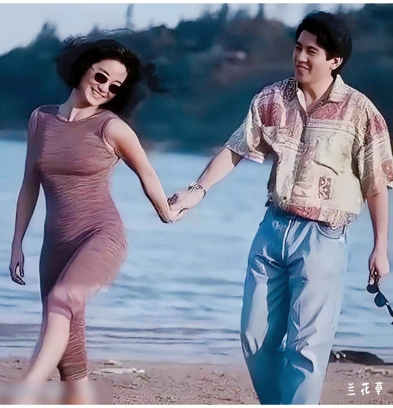 她唯有跟秦汉在一起时，才是旗鼓相当的：一个温文尔雅，一个美丽动人。
林青霞。