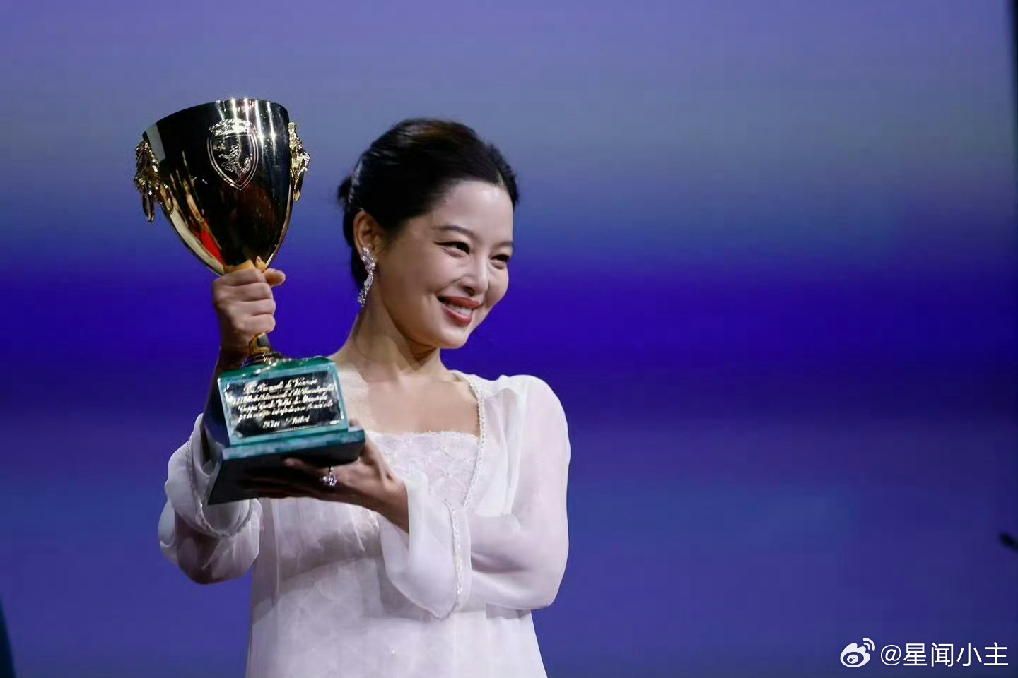 辛芷蕾说追梦就要勇敢点她真的做到了成为掌握自己人生的大女主，让我们为她喝彩 ​​