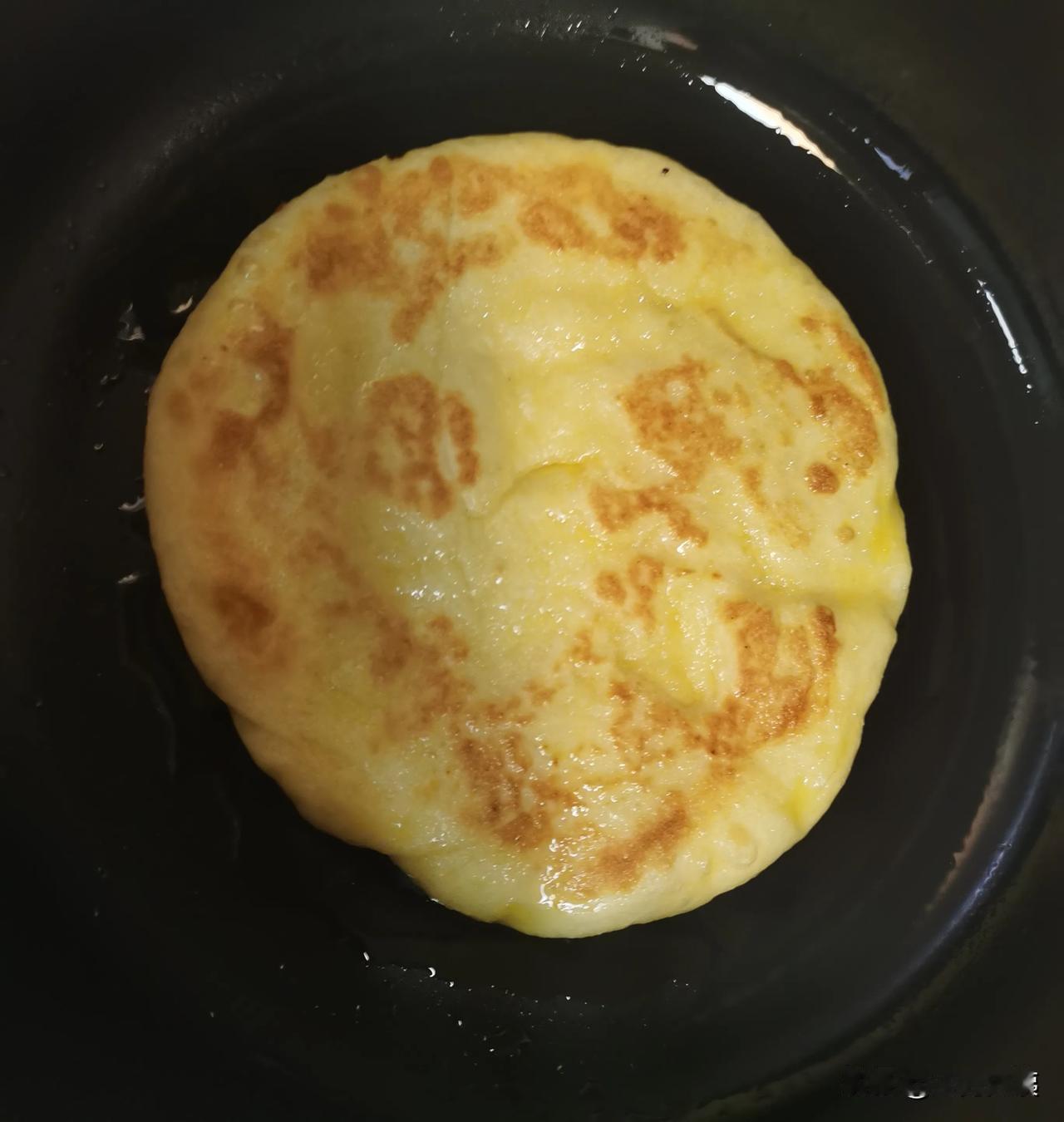 [烟花]

晒晒一日三餐中的早餐
☕️

简单的早餐：发面饼、菠菜小白菜蛋花汤、