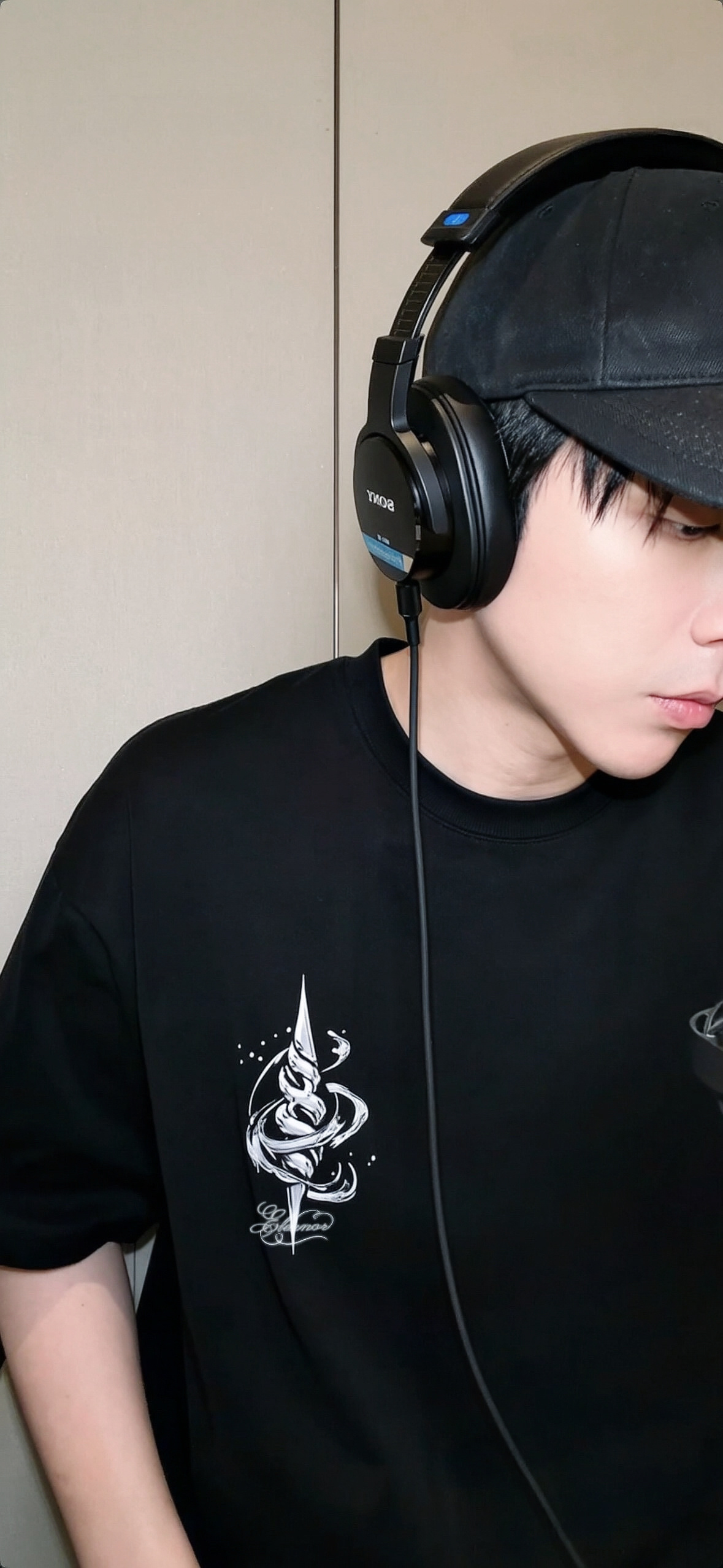 哥哥好帅🎧刘宇宁久违开播新鲜的壁纸。喜欢自取。 ​​​