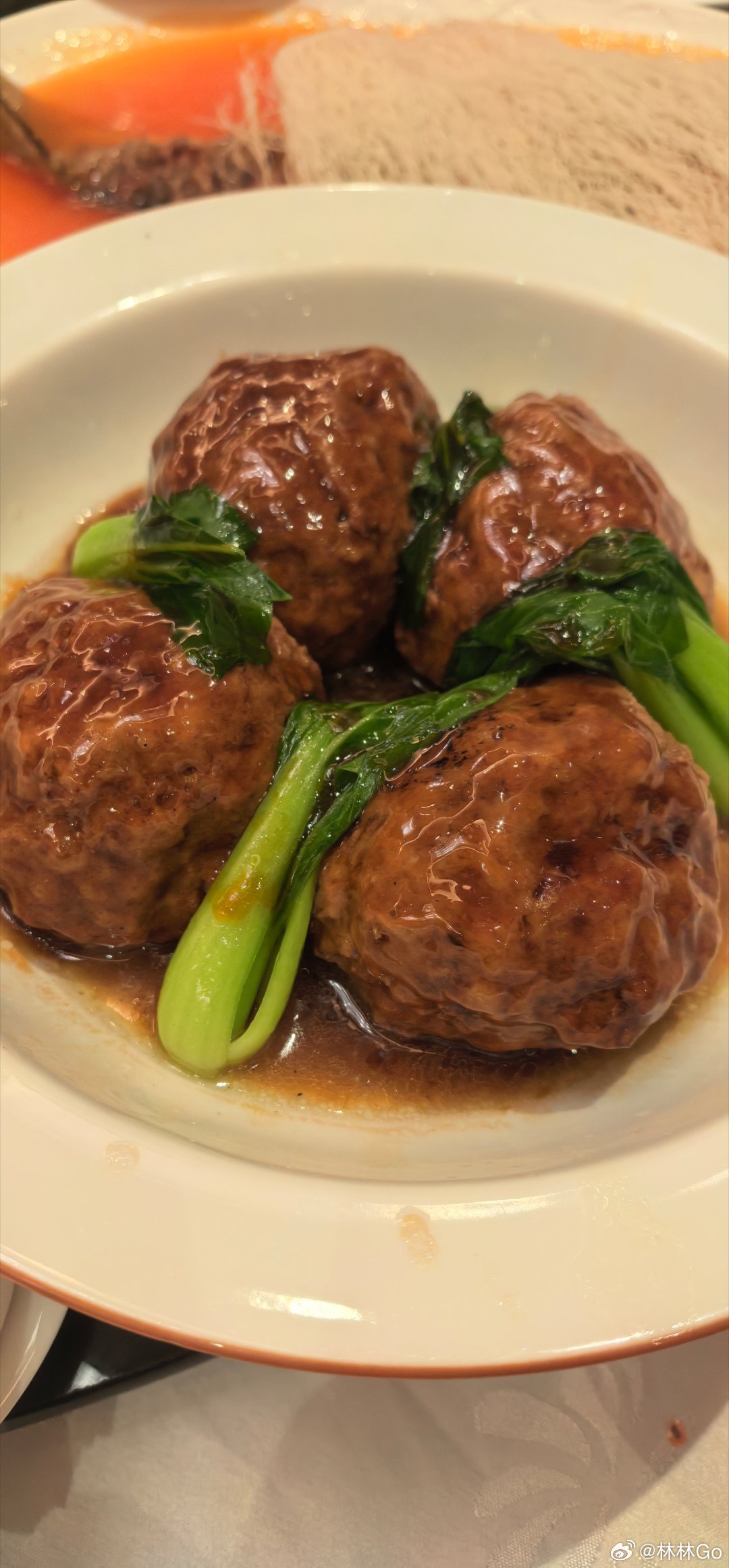 这个大丸子，一个下肚就饱了。[haha] ​​​