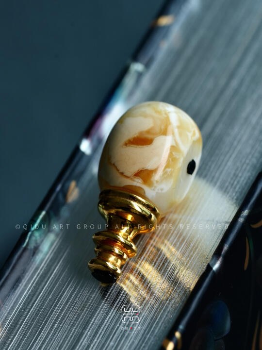 「凤凰于飞」 一枚美丽又独特的蜜蜡三通，18k金塔可拆卸 对孔11.7...