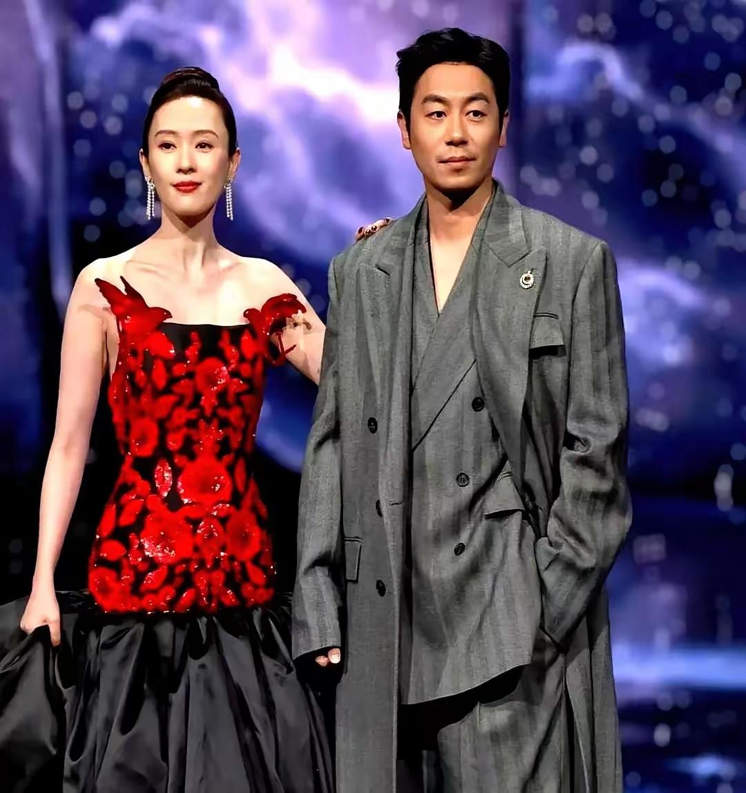 朱亚文，你这哪是什么松弛，分明就是“拖泥带水”。瞧啊，连你那“行走的荷尔蒙”都被