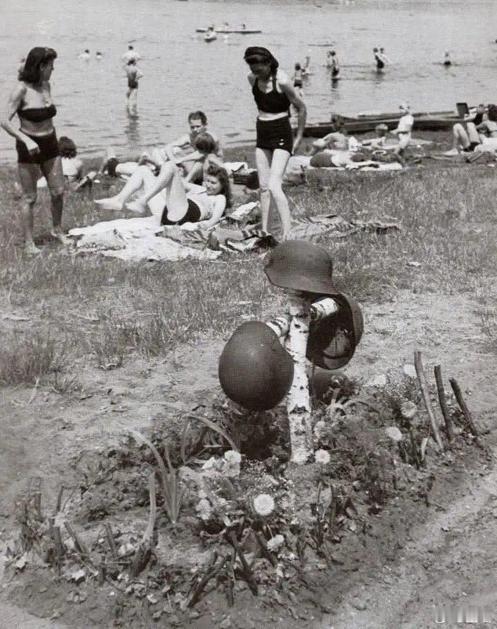 生活还得继续。1946年德国哈弗尔河边三名德军士兵的坟墓。 
