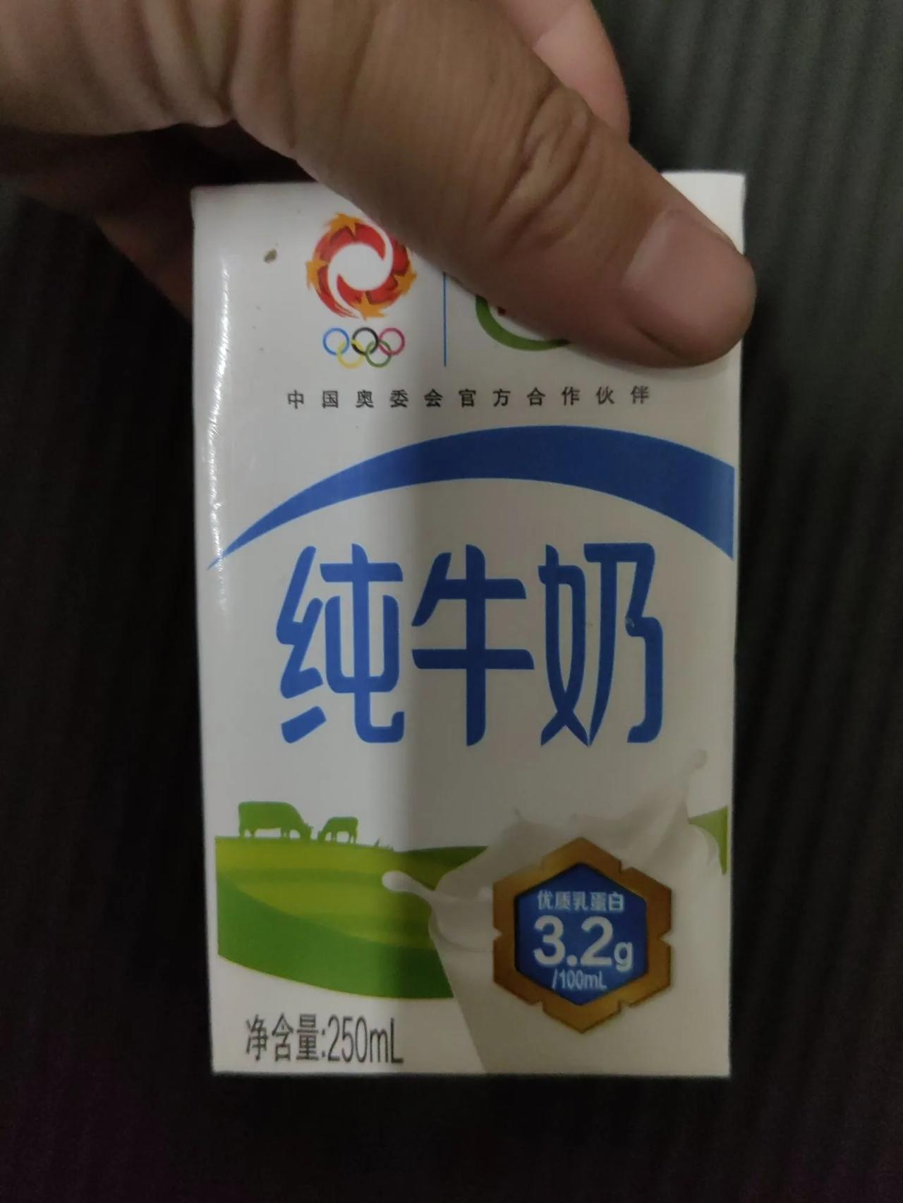 乳糖不耐受，我知道我自己乳糖不耐受。但最近在运动，缺少蛋白质，就想着喝点牛奶补充