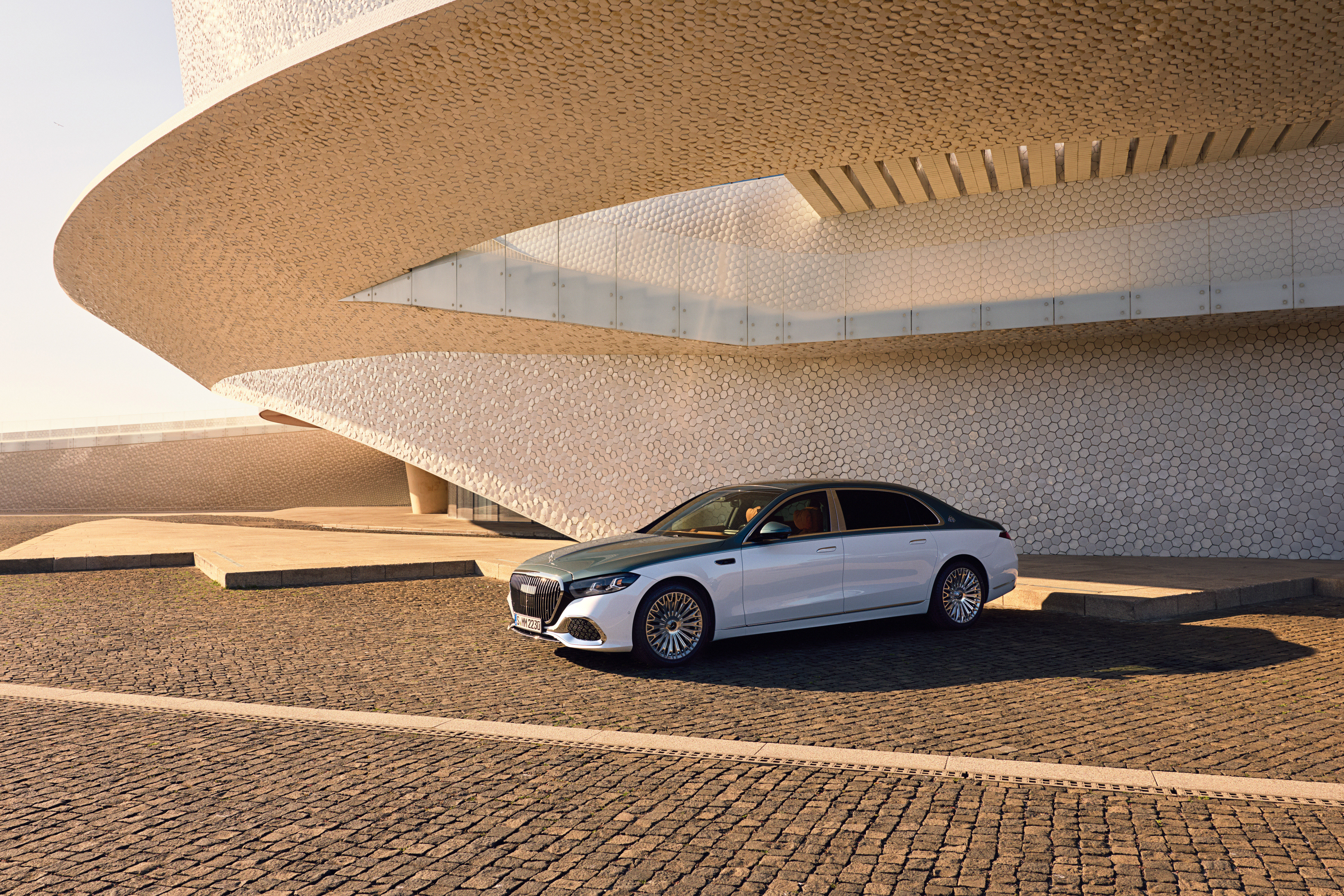 全新迈巴赫S级，论奢华还得看迈巴赫S级，依然很商务范，老板们的首选！ 