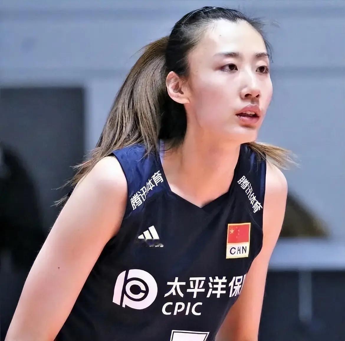 这次女排世联赛南京站比赛，中国女排年轻小将一场比一场打得好，最后以取得三胜一负的