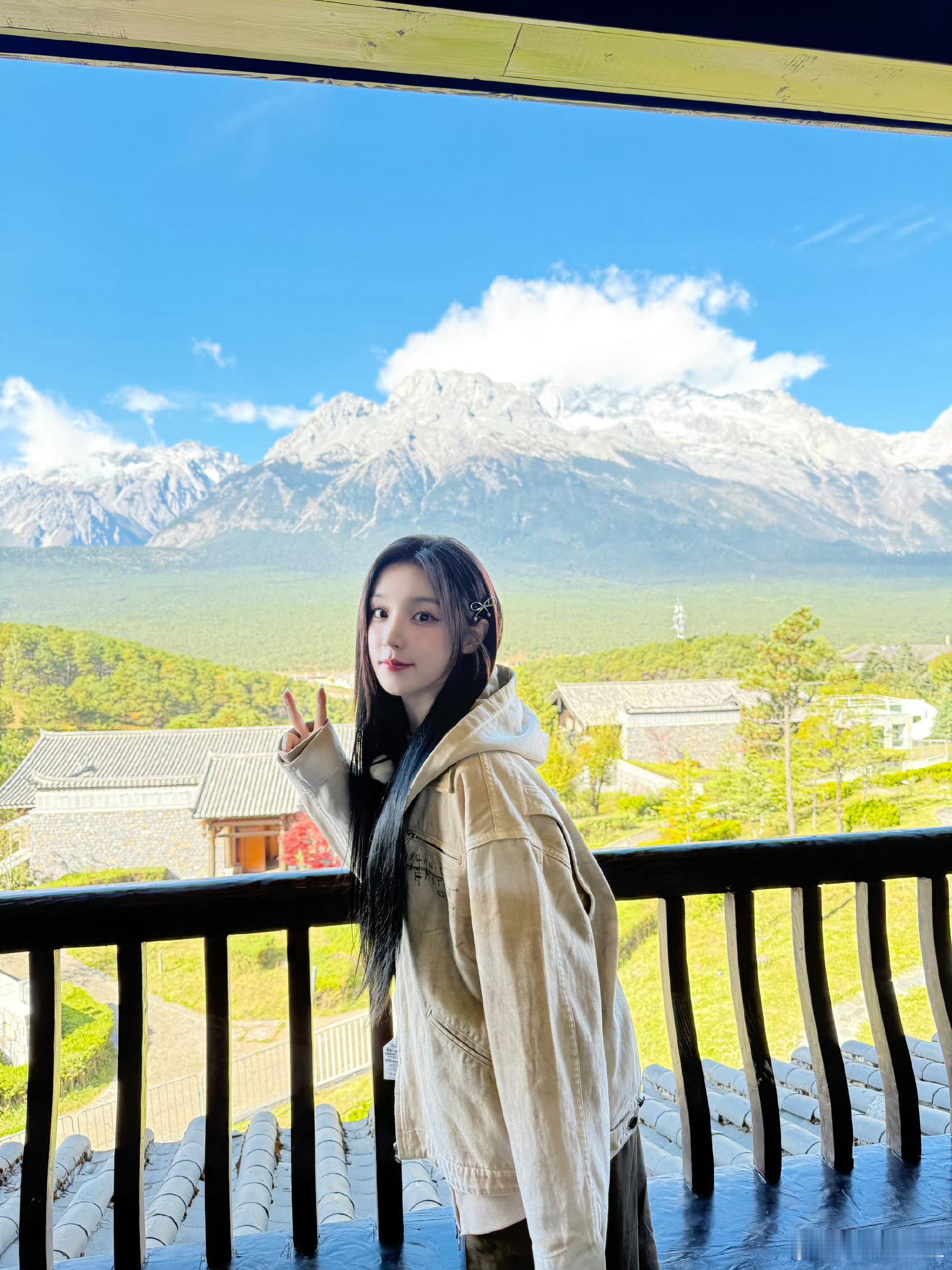 #宋雨琦日照金山明信片#宋雨琦分享日照金山明信片，看到的人会幸运哦～热爱生活的小