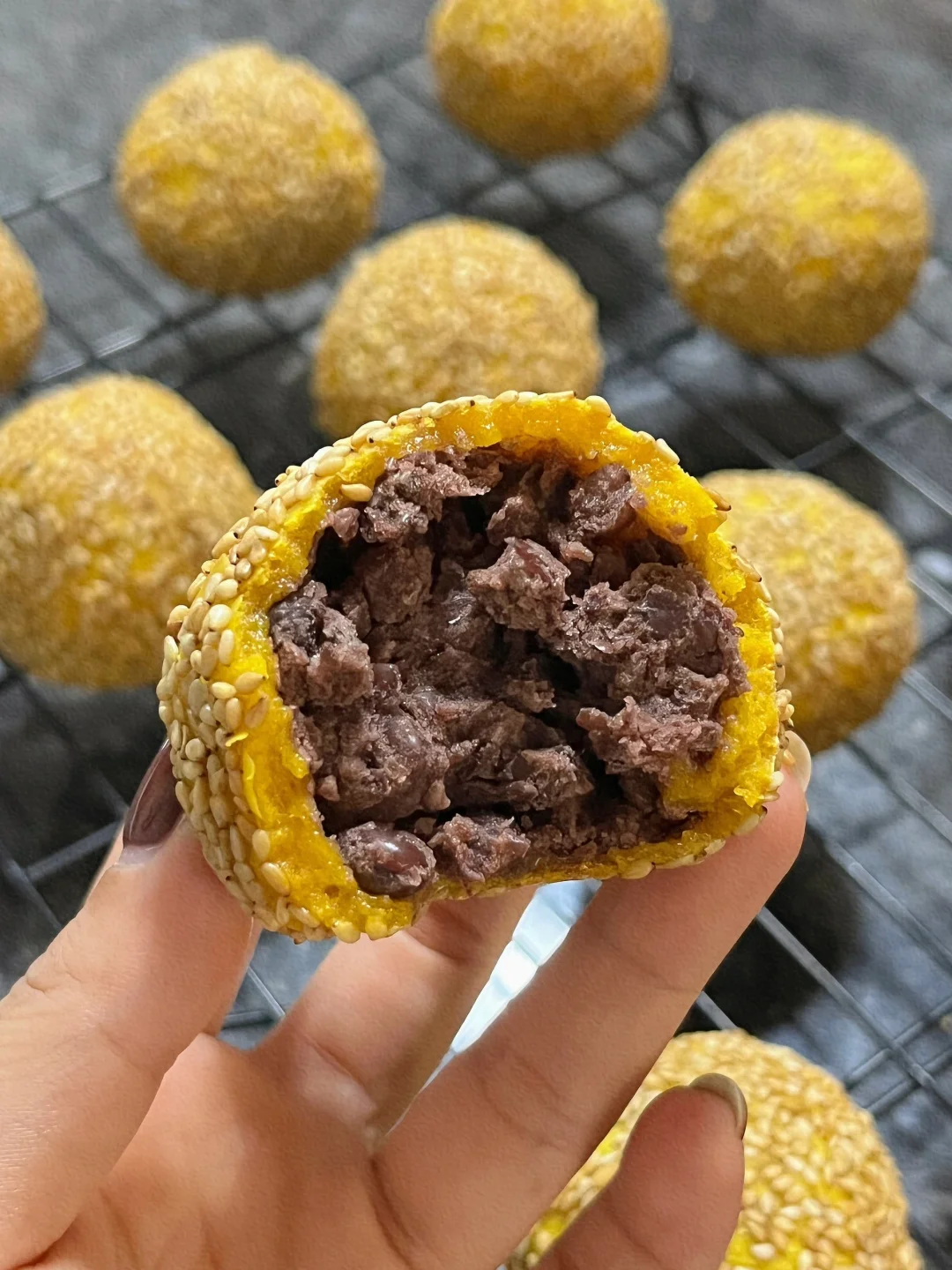 糯叽叽的南瓜红豆芝麻球
