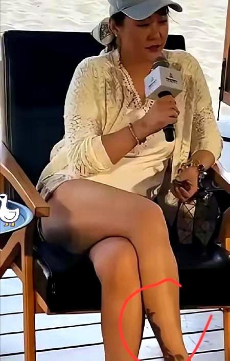 邓超哪是栽了跟头
 

当年他对着那位走路都带风的姐姐，确实是接不住那股子劲儿，