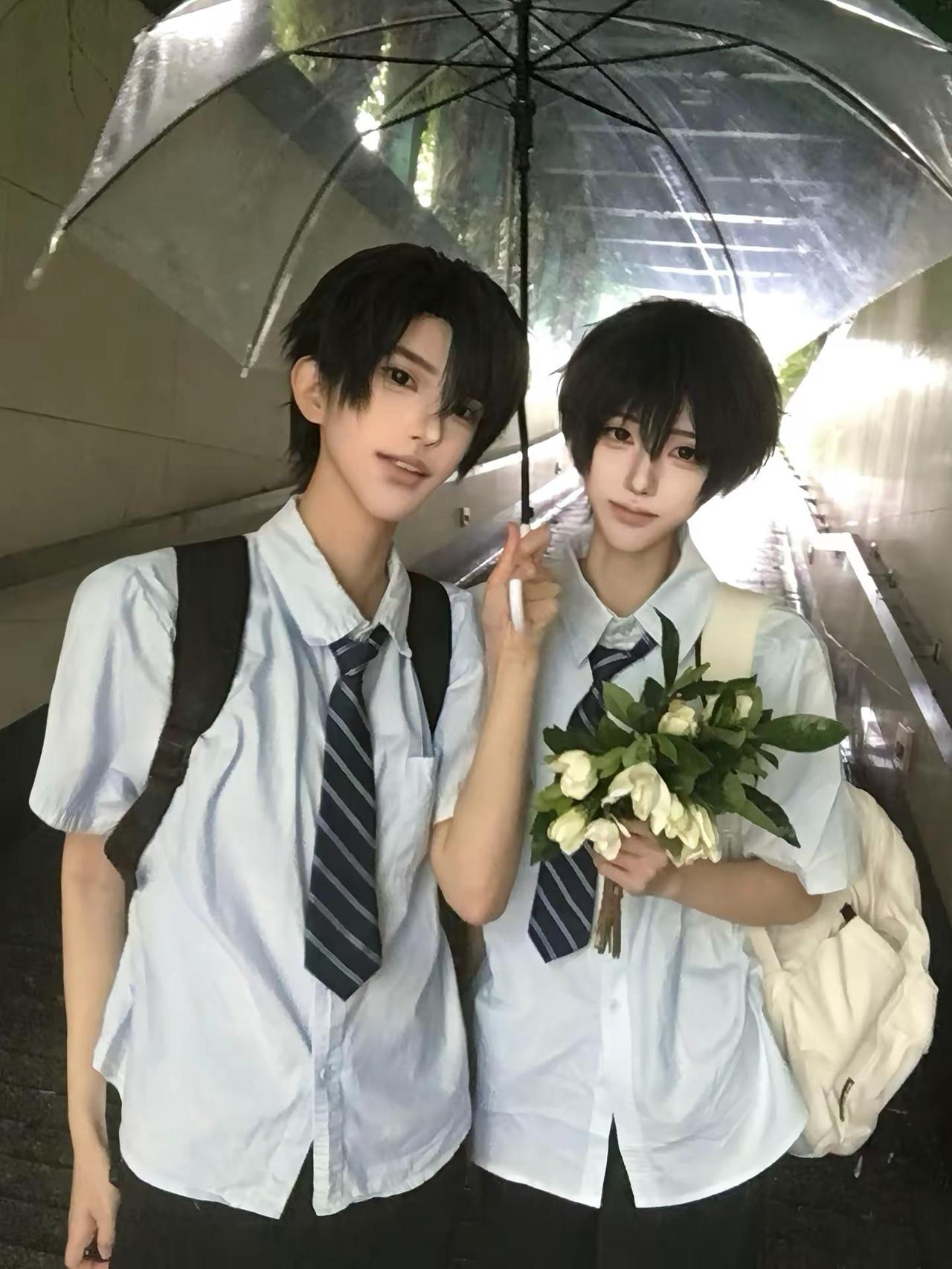 和沈抱山热恋吧。