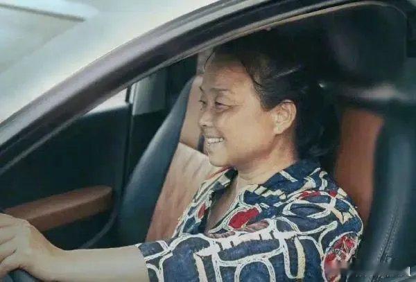#苏敏 离婚#苏敏以前就是个家庭主妇，为家庭付出、奉献，还得不到她老公的好脸色，