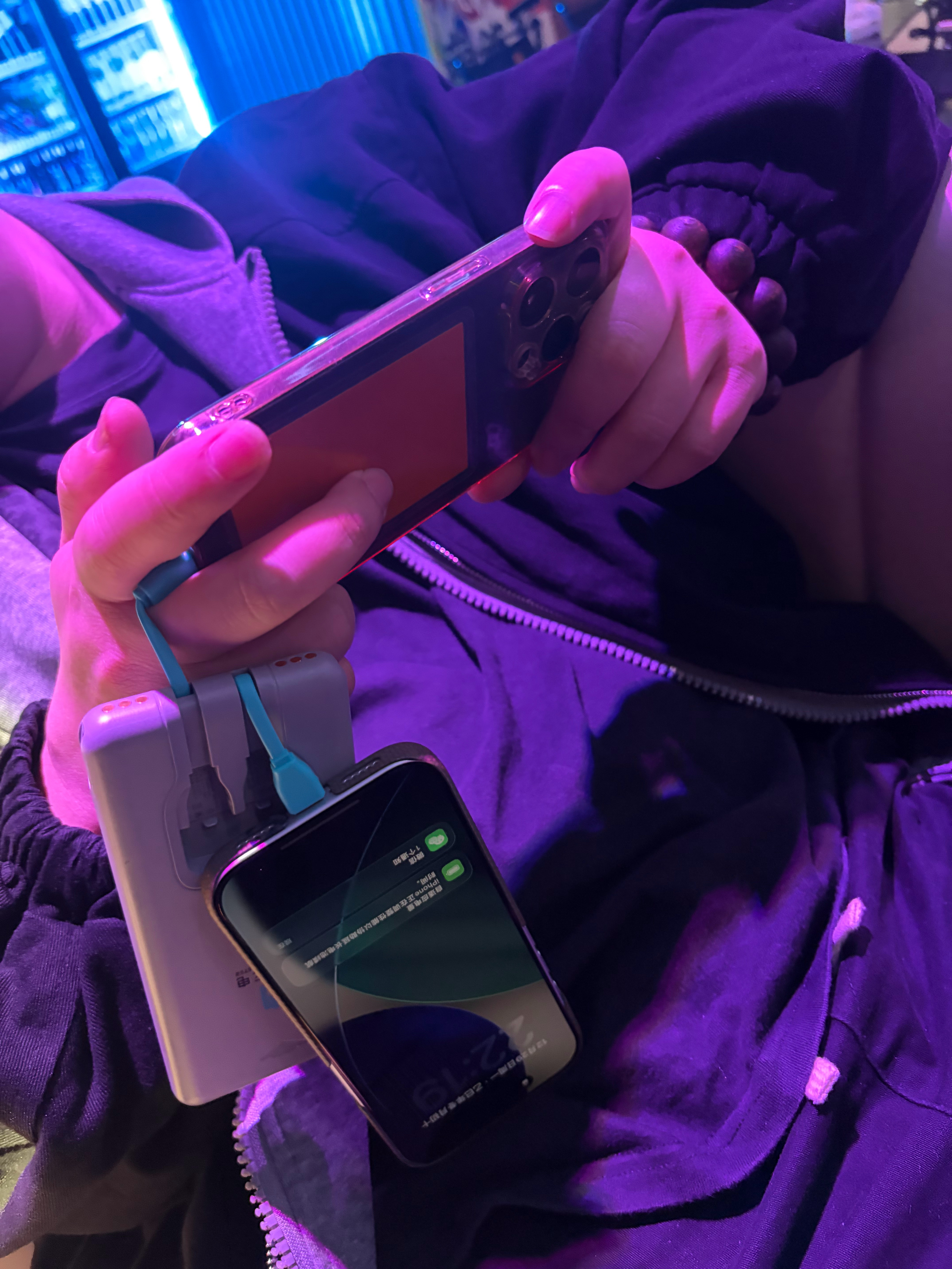 这是一笔经济账，租一个充电宝充两台手机