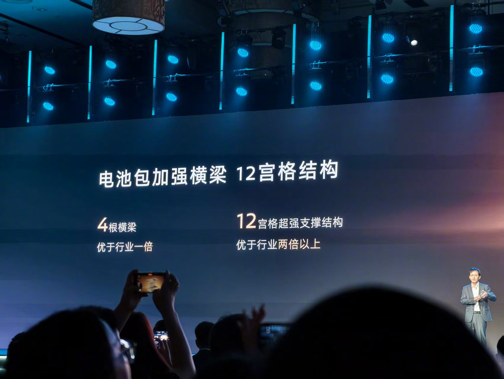 东风日产NX8于今晚开启预售，新车定位中大型五座SUV，基于东风日产天演架构2.