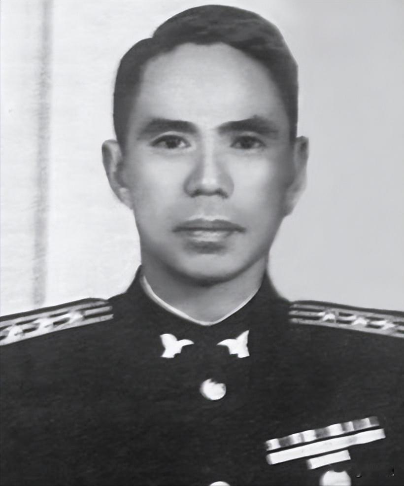 他既是实打实的抗日功臣，也是恶贯满盈的军统大特务，84岁返乡亲眼见证祖国巨变，坦