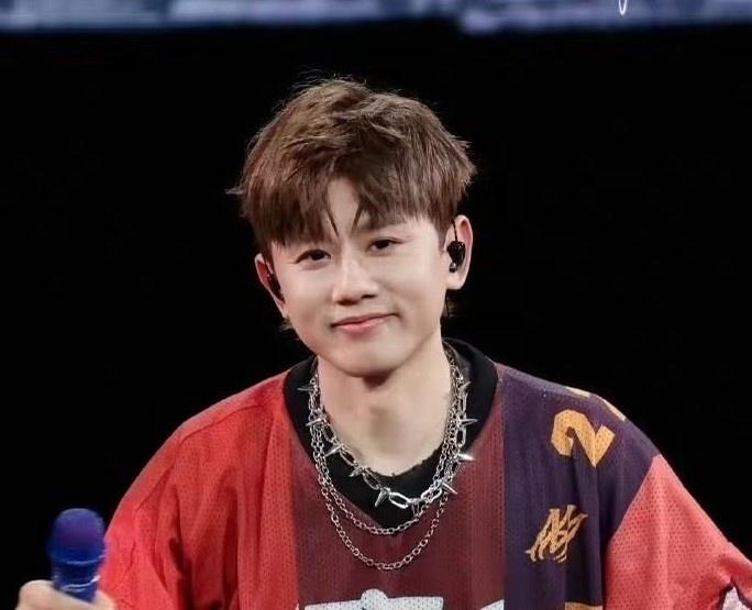 说真的，张杰居然被魏佳庆当众“质问”过！  
前不久她上节目聊起这事，笑说当年歌