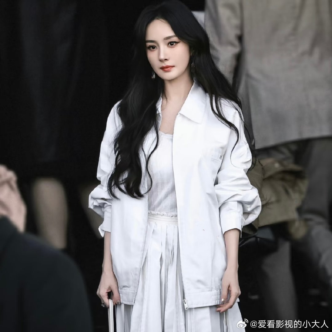 杨幂真的从TF站到TOP杨幂每一代都合拍了一遍 杨幂每一代都同框一遍，这才是顶流