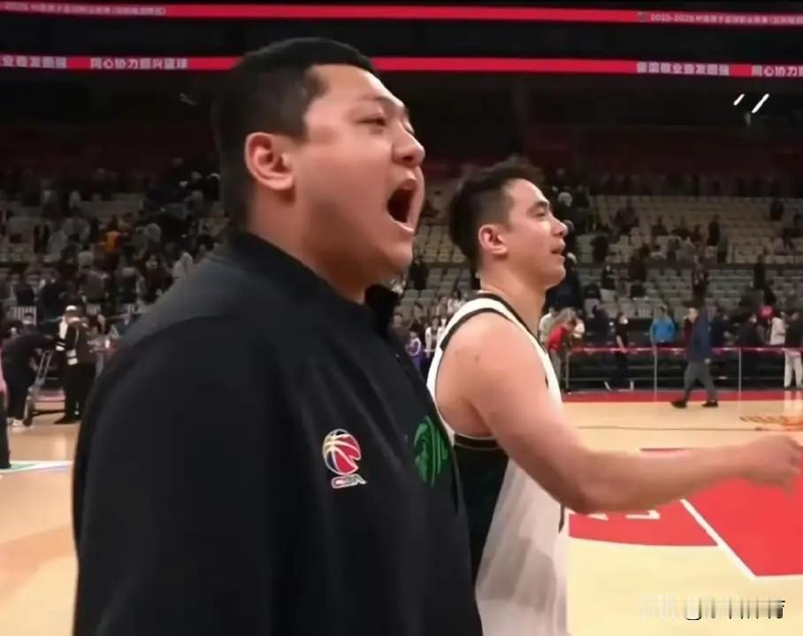 辽宁男篮本赛季最大失误，就是用张镇麟换钱。错过了徐昕这个潜力股。

前几天，知名