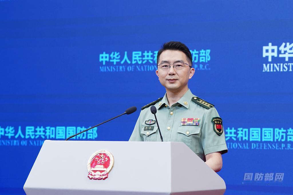 7月30日，国防部记者会。60分钟，29个提问，7个涉台。但真正让岛内集体破防的