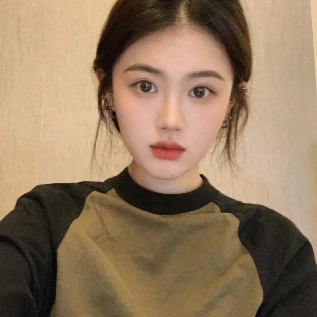 元气少女，甜美妆容，时尚穿搭，快来打卡！活力少女感穿搭 甜美系少女穿搭 粉系少女