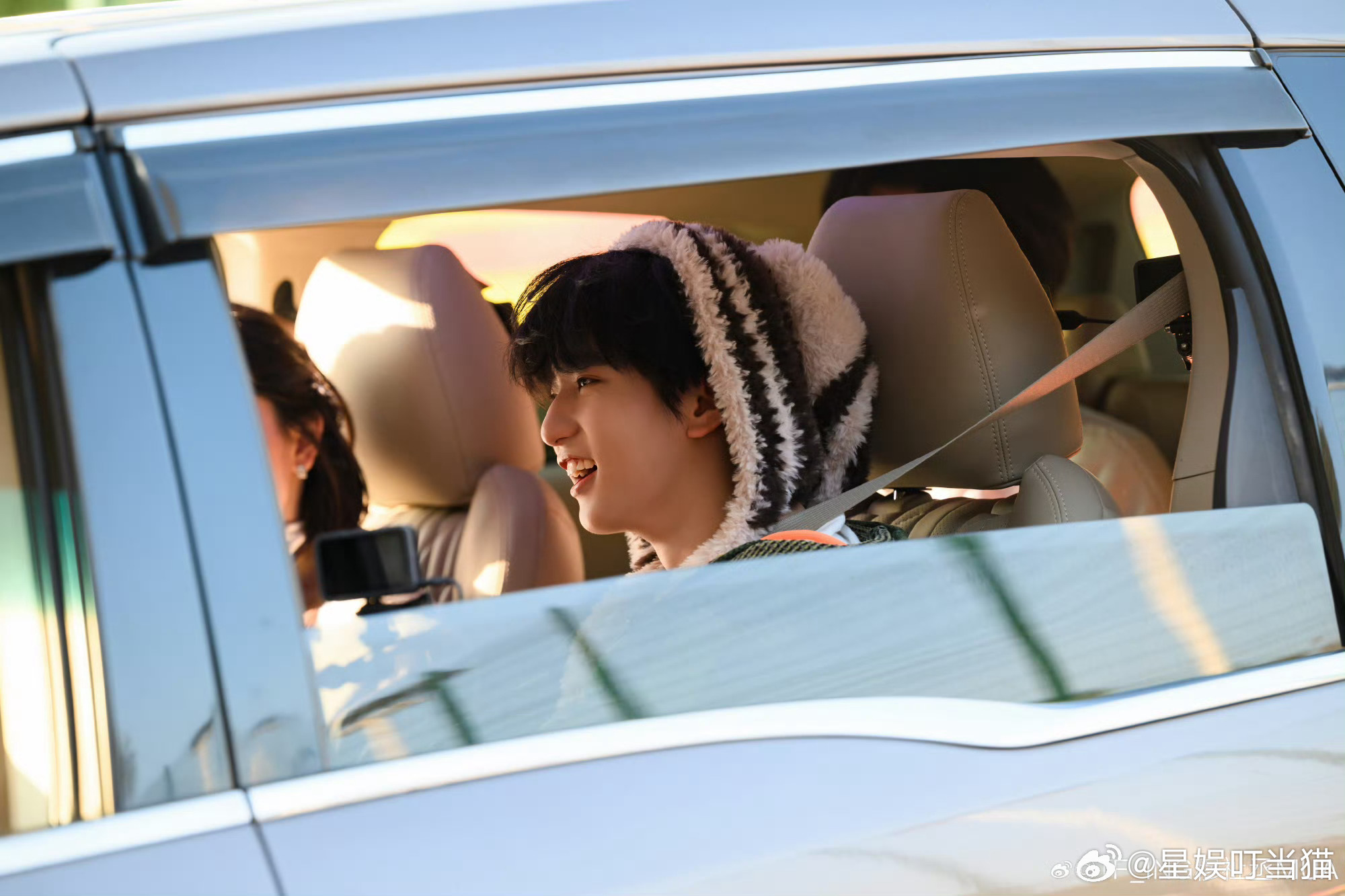 周冬雨曾和18岁的穆祉丞一样迷茫穆祉丞现在经历的那些不安和困惑，周冬雨全都懂，这