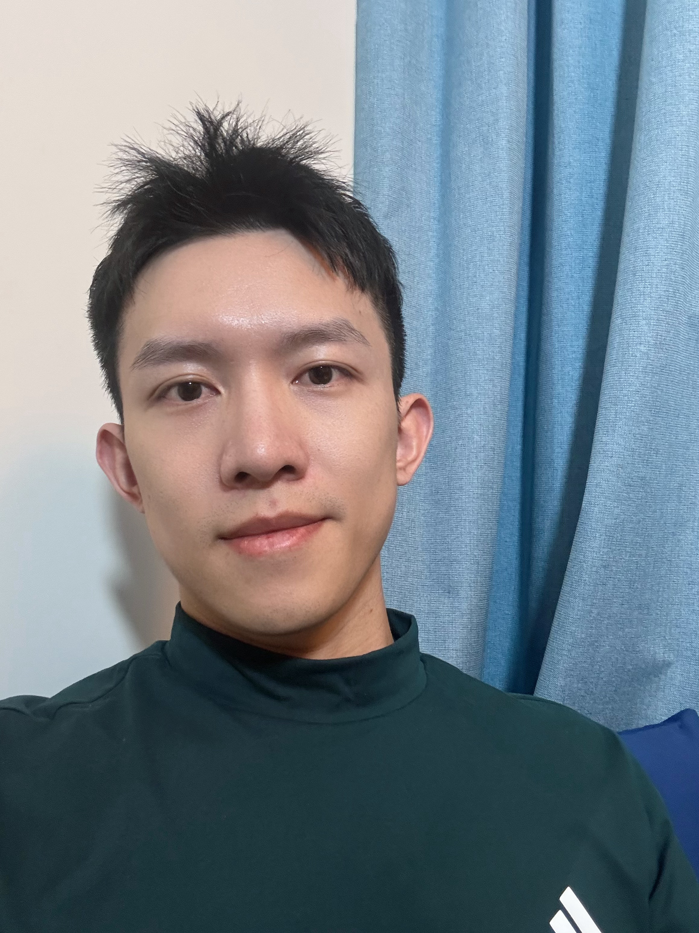 为了明天车展临时在小区里剪了个头发忽然觉得男人的钱真好赚怎么着20天左右都得剪一