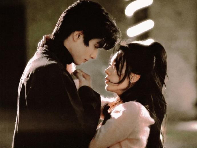 太甜了吧  庆功宴快快抬上来  喜欢 一起加油啊   期待下一部剧精彩的演出 ​