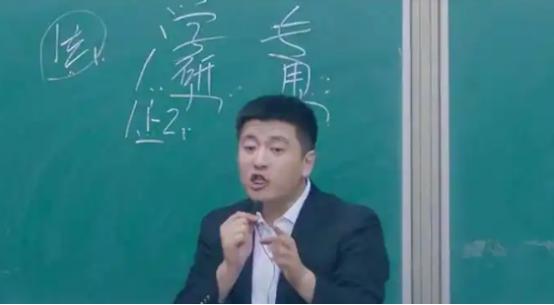 张雪峰的猝然离世，意外刷屏全网，一个教育博主为何能拥有如此大的影响力？答案，藏在