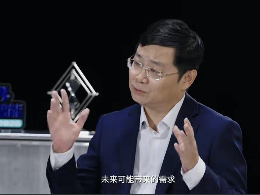 你的手机正在变成“办事机器”

说个我最近真实经历的事。朋友推荐我用千问Go，说