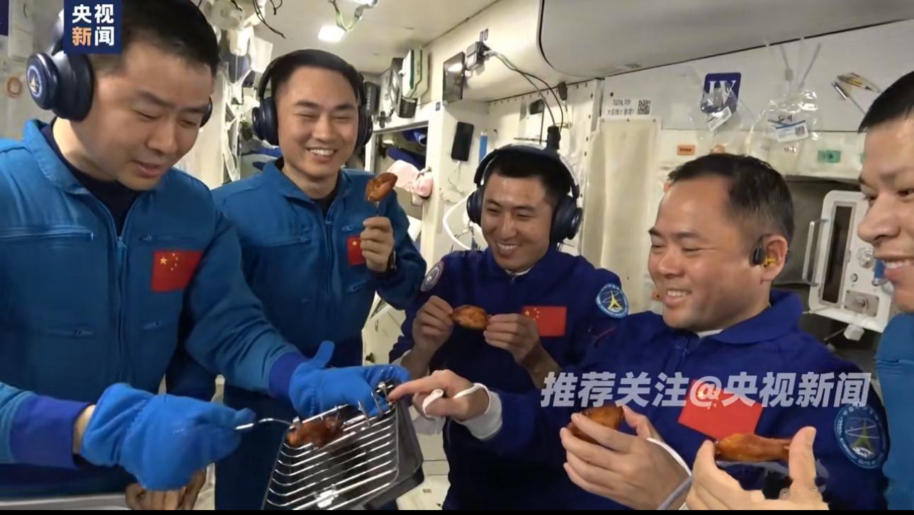 中国空间站可以吃烧烤了悬浮的那不是烤的贼均匀？还不用担心粘锅[doge] ​​​
