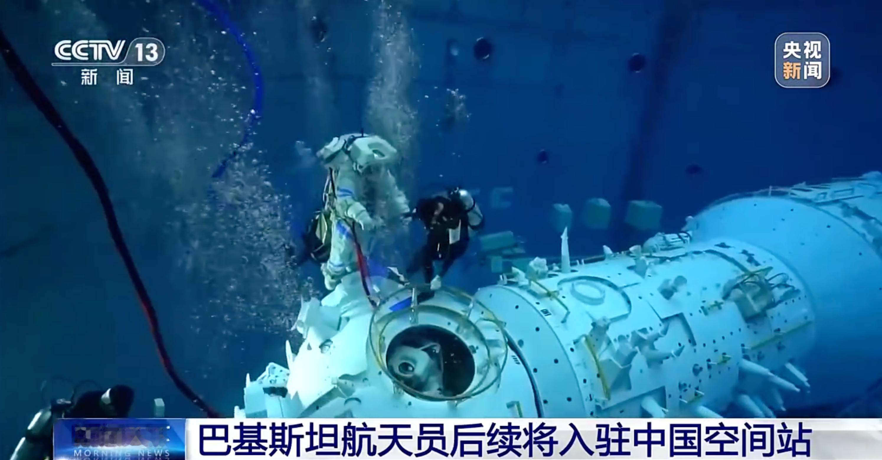 巴基斯坦航天员将入驻中国空间站 去年，中巴两国签署了选拔训练航天员合作协议，目前