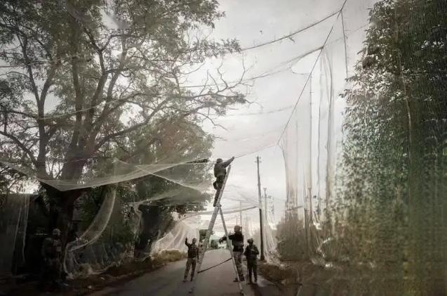 台军抄乌克兰作业？无人机防护网竟用这招，网友炸锅了！



突发消息！台军搞出大