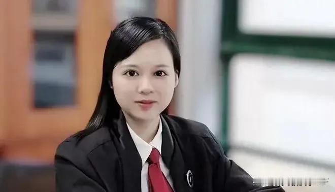 周君红顶着北大本科、法大硕士的名校光环，手握律师执业的专业荣光，身为深耕法理的法