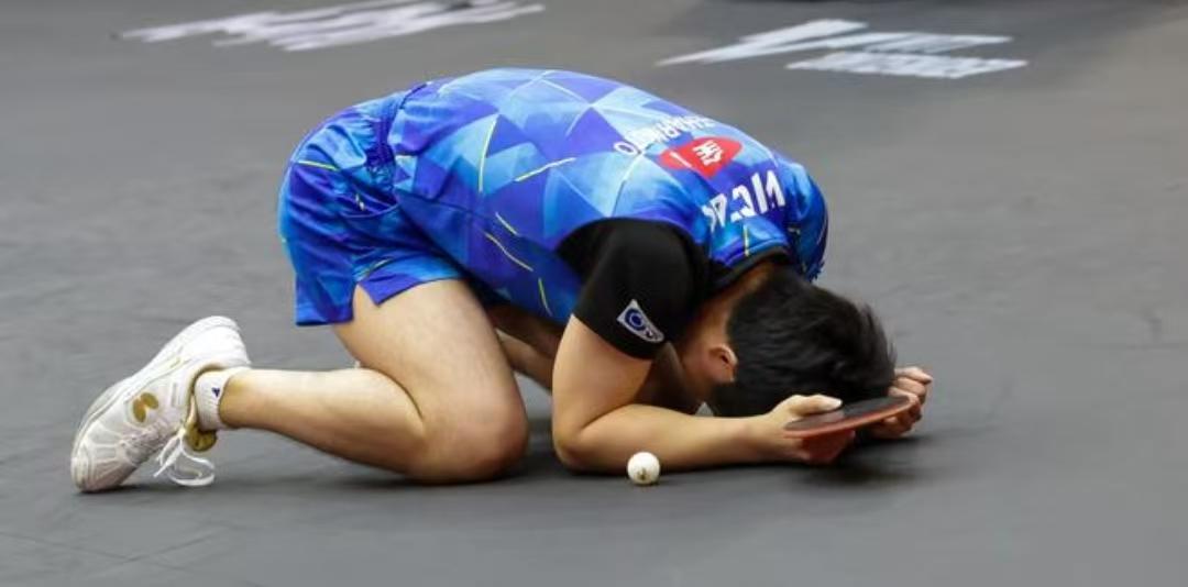 如今，张本智和的处境愈发艰难，其地位持续下滑。
当下，从中国前往日本的人数锐减，